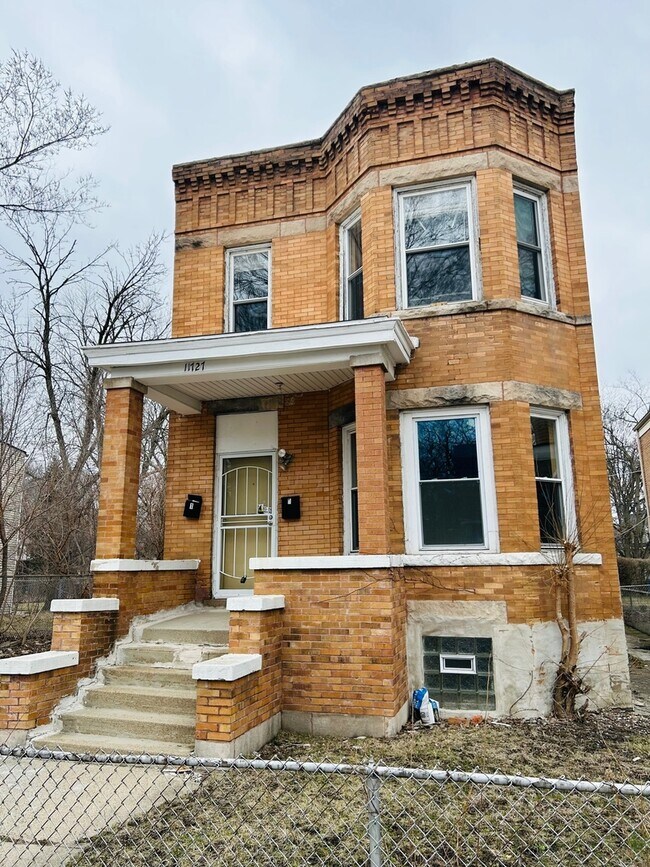 Primary Photo - 11727 S Lowe Ave