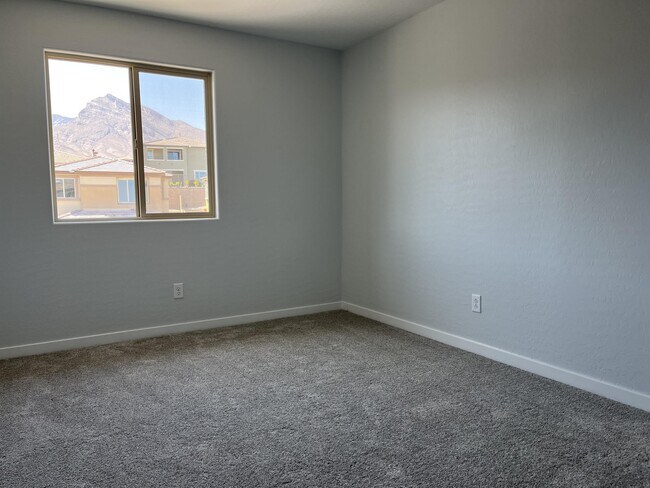 Building Photo - 396 Purple Sandpiper St