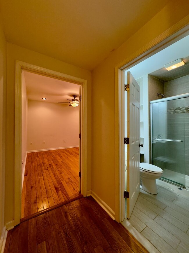 Building Photo - Apartment in Upper Fells Point!