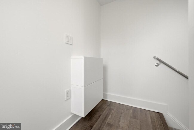 Building Photo - 44824 Tiverton Sq