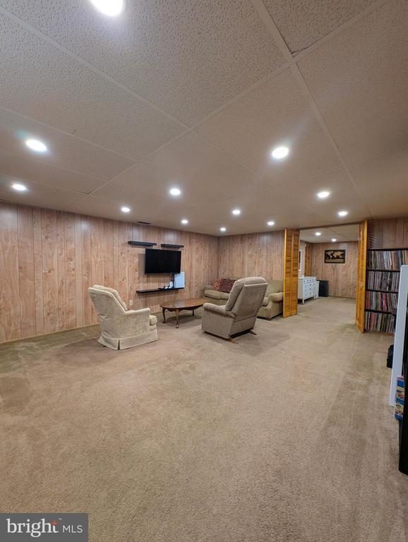 Building Photo - 609 Hartland Ct