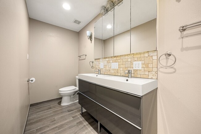 Building Photo - 18311 Oak Hampton Dr