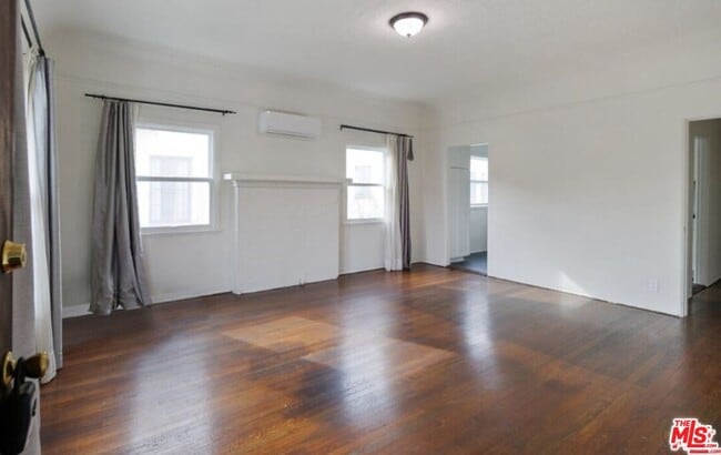 Building Photo - 409 N Curson Ave