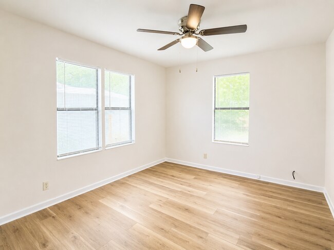 Building Photo - Charming, FULLY REMODELED 3 BED/1 BATH HOME AVAILABLE NOW!