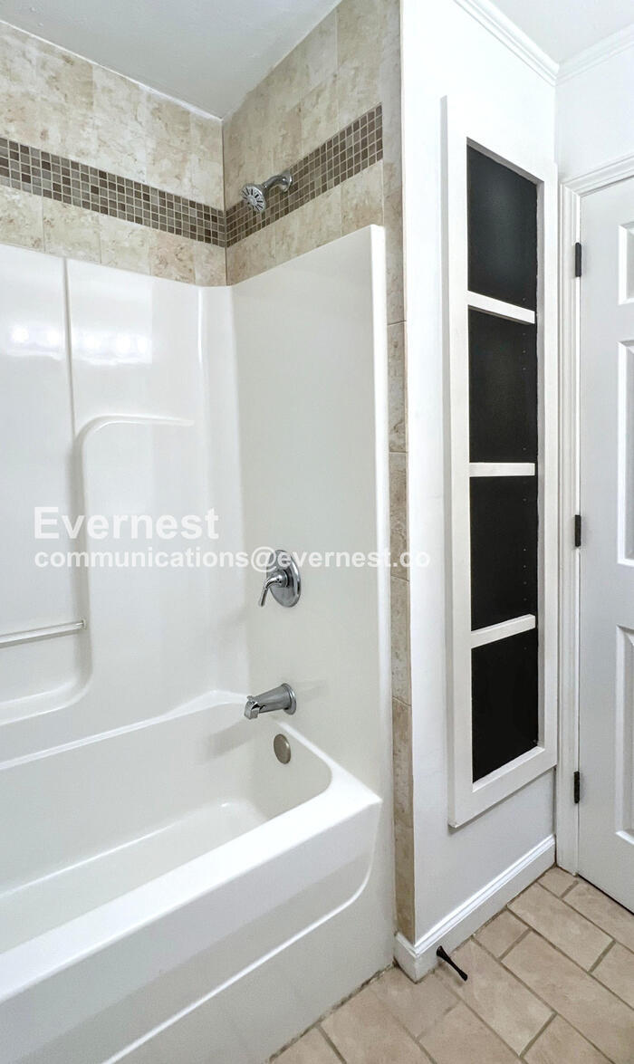 Building Photo - 11305 E 50th Terrace