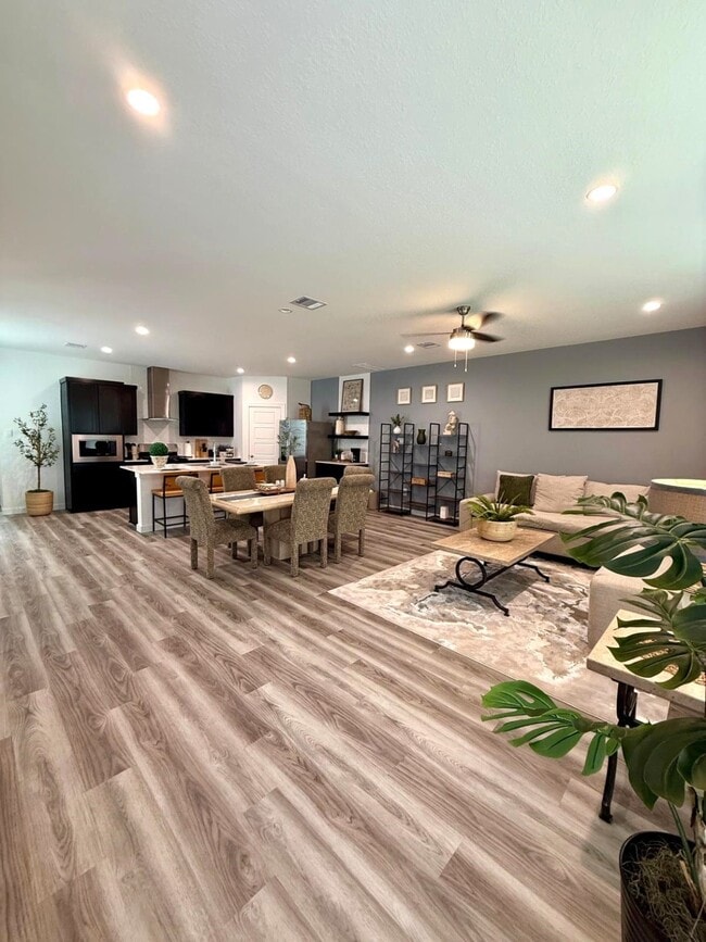 Building Photo - 12308 Greenwood St