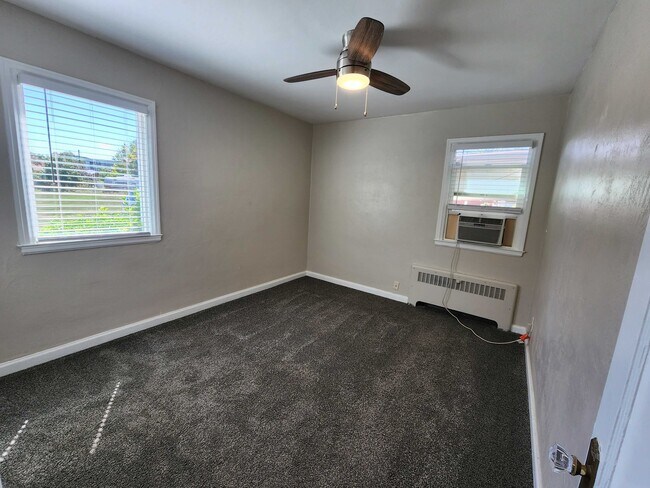 Building Photo - 210 E 4800 S