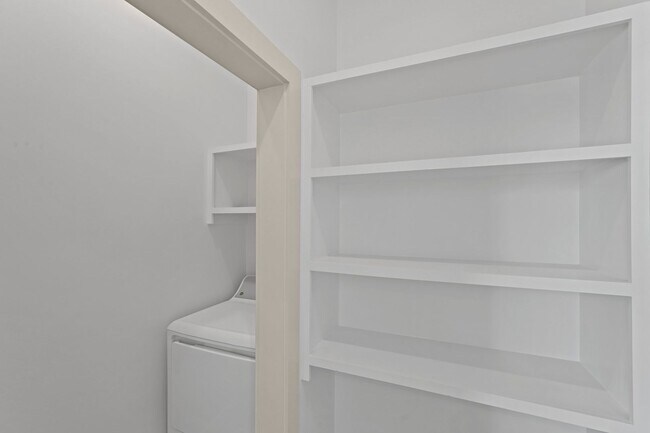 Building Photo - The 912 Building C