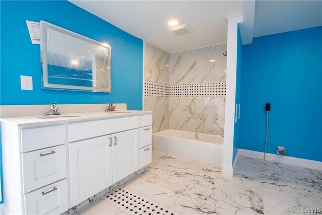 Building Photo - 599 Albany St