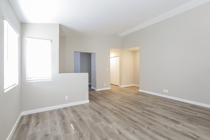 Building Photo - 8253 10 Gallon Ct