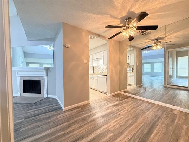 Building Photo - 9696 Walnut St