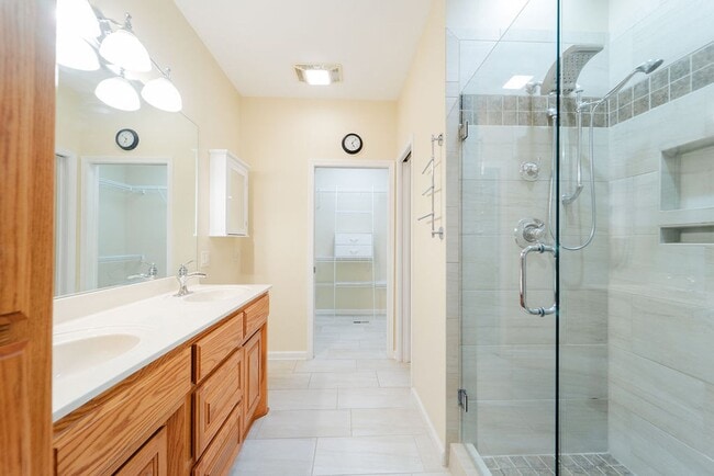 Building Photo - Beautiful 3 Bed, 2 Bath, on the 18 hole of Ponce De Leon golf course!!