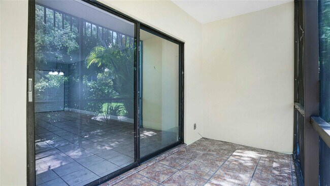 Building Photo - 3111 Oakland Shores Dr