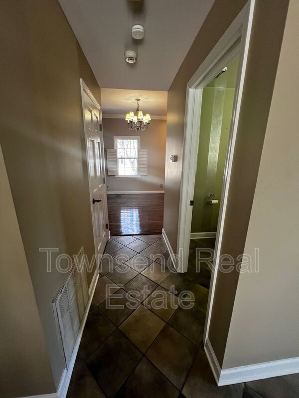 Building Photo - 204 Woodside Ave