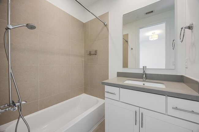 Building Photo - 2715 Maxroy St