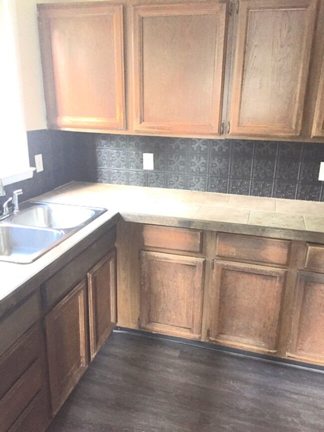 Building Photo - 3 bedroom 1 bath