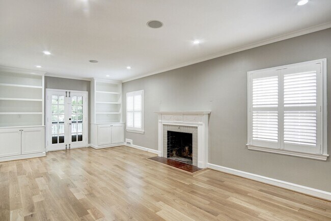 Building Photo - Updated 4 BD, 3.5 BA Stately Colonial on Kalmia RD in NW DC!!