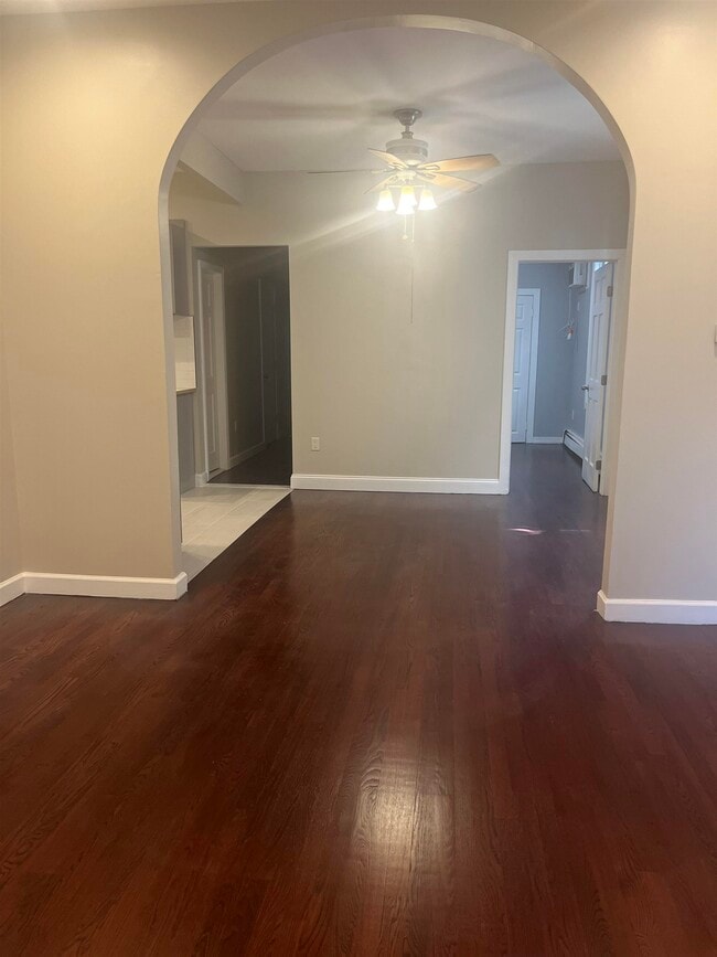 Building Photo - 633 37th St