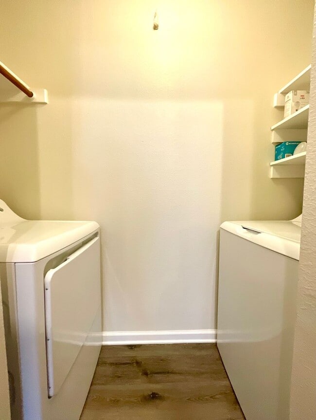 Building Photo - **APPLICATION RECEIVED** AVAILABLE! Spacious 3-Bedroom Home in a Secure Gated Community!