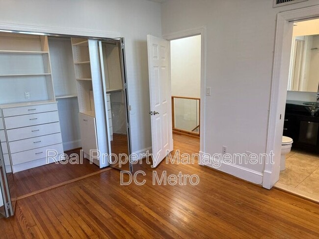 Building Photo - 2131 Newport Pl NW