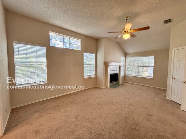 Building Photo - 2303 Mockingbird Dr