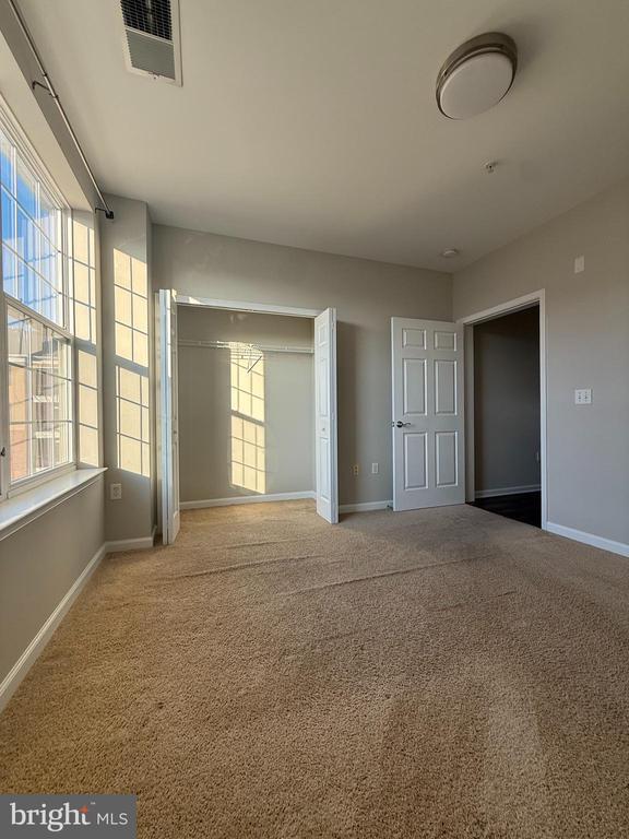 Building Photo - 1136 Halifax Pl