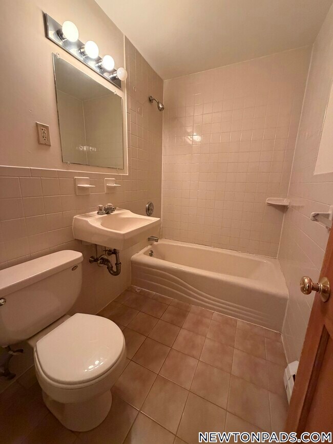 Building Photo - 282 Grove St