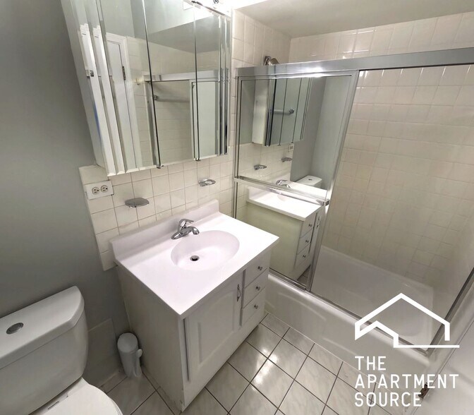 Building Photo - 6325 N Sheridan Rd