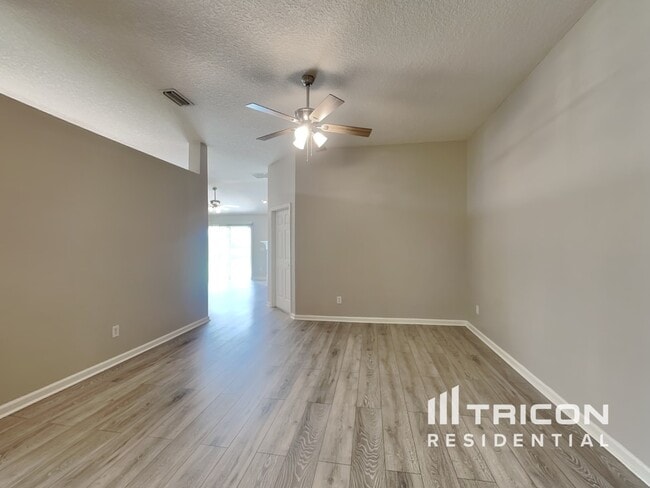 Building Photo - 11707 Deep Springs Dr N