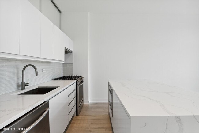Building Photo - 235 W Van Buren St