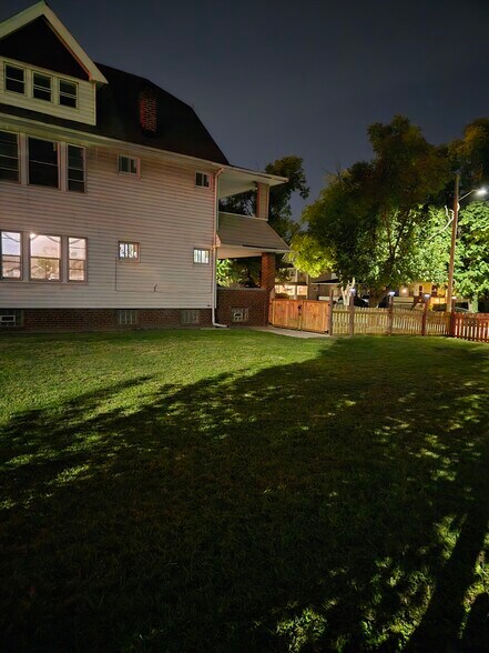 Building Photo - 10208 Rosehill Ave