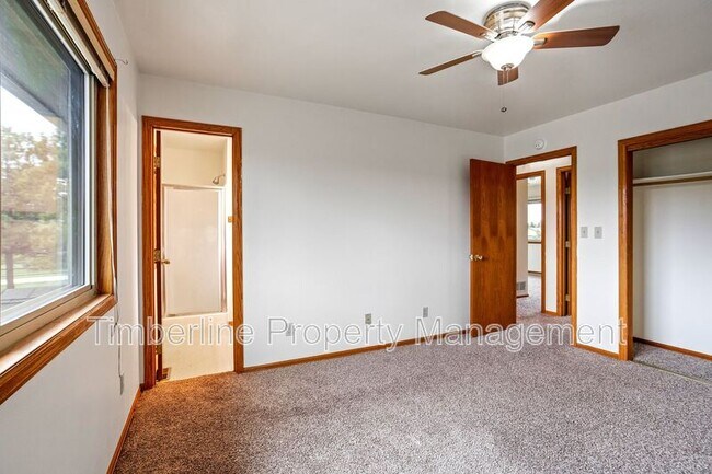 Building Photo - 17960 Bakers Farm Rd