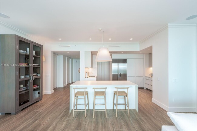 Building Photo - 10295 Collins Ave
