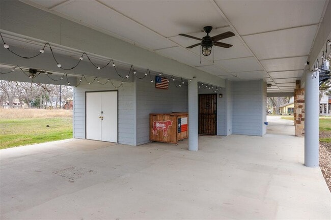 Building Photo - 322 Lake Placid Dr