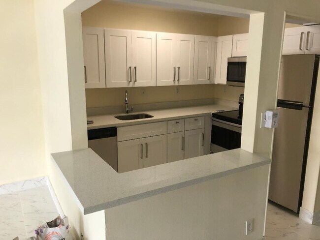 Building Photo - 505 S Pine Island Rd