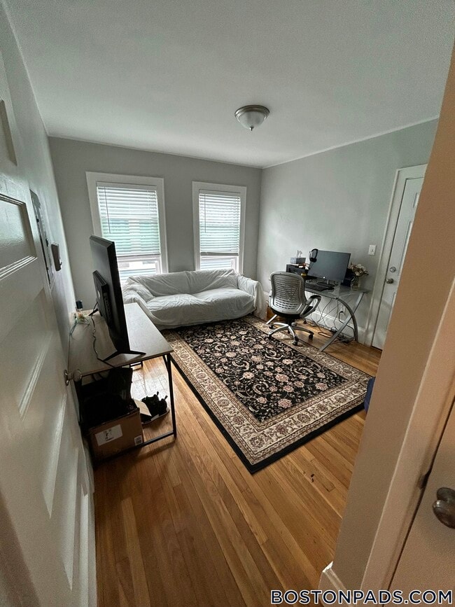 Building Photo - 55 Estes St