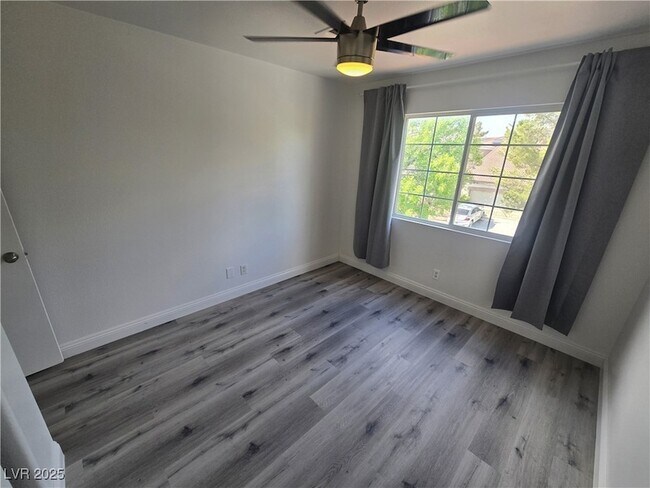 Building Photo - 9893 Canyon Peak Dr