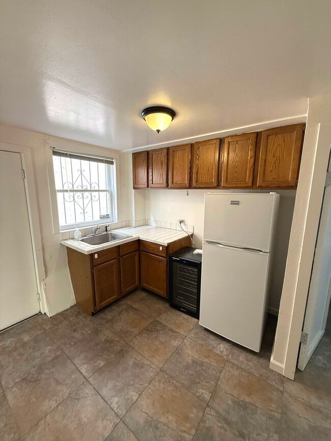 Building Photo - UPDATED BRIGHT 2000sf 4BR/2BA Monterey Hei...