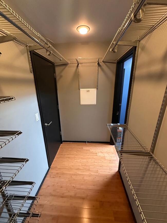 Building Photo - Modern Townhome in Georgetown!  Available ...