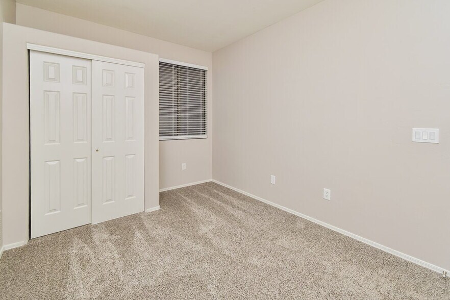 Building Photo - 8757 E Chimney Spring Dr