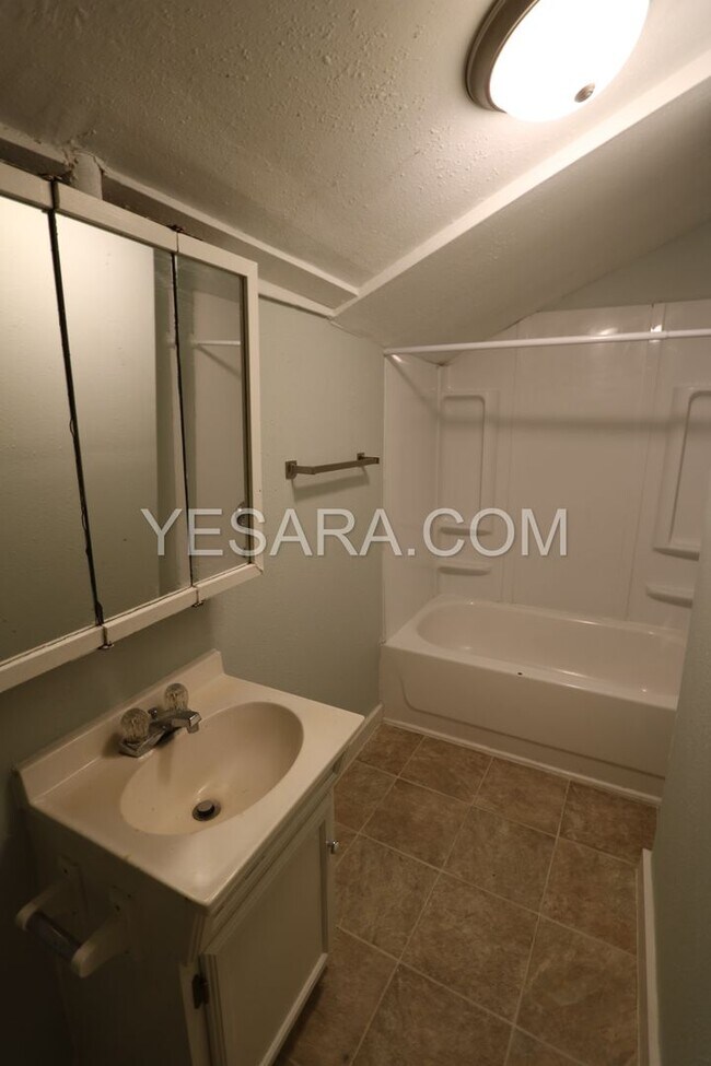 Building Photo - 1418-1418 Smith St