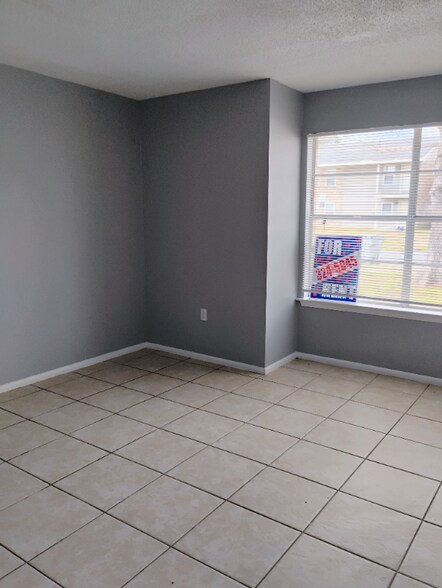 Building Photo - 1120 W Shilo Dr