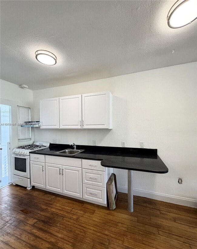 Building Photo - 300 74th St