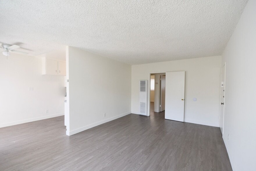 Building Photo - 10843 Kling St