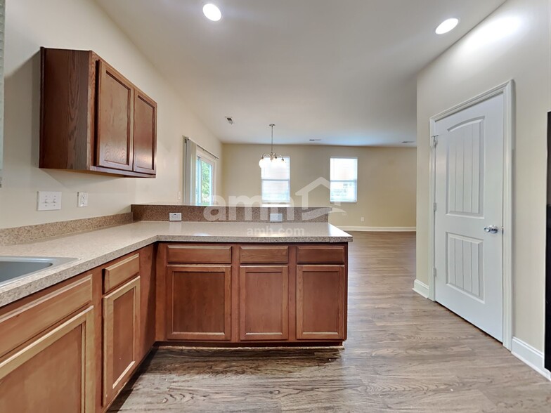 Building Photo - 8817 Kellum Dr