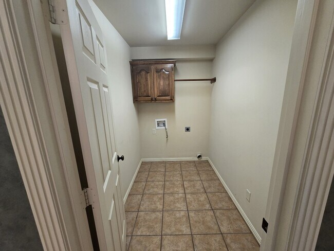 Building Photo - 15298 Wagon Wheel Cir