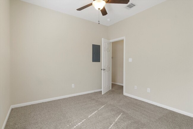 Building Photo - 305 Rawhide Loop