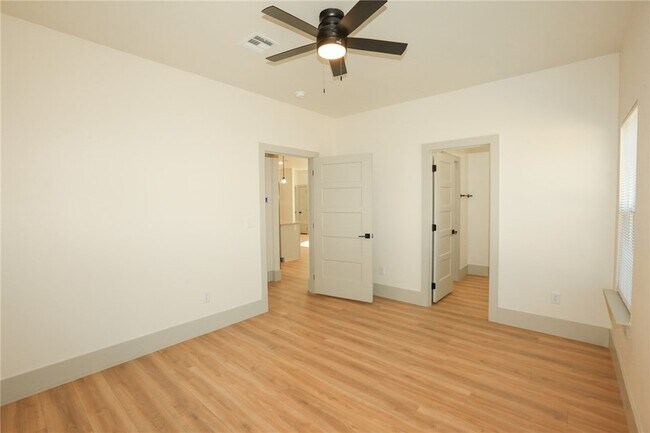 Building Photo - 655 N Genevieve Ave