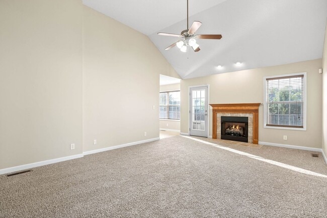 Building Photo - Pet Friendly Three Bedroom with Bonus!