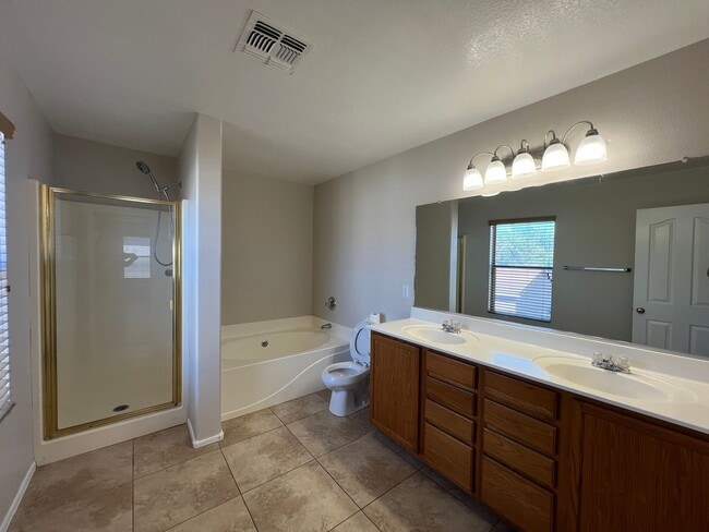Building Photo - Highly desirable Spectrum community